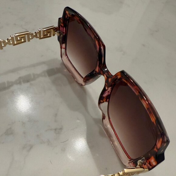 Oversized Gradient Sunglasses - Picture 4 of 5